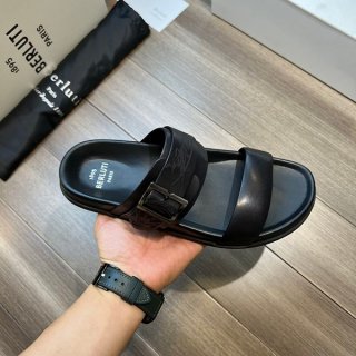 大人気!ベルルッティ 本物 シフノス スクリットレザー サンダル bem05105