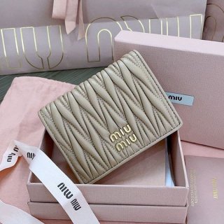 注目★ ミュウミュウ コピー マテラッセレザー 2つ折りWALLET myd89881 注目★ ミュウミュウ コピー マテラッセレザー 2つ折りWALLET myd89881