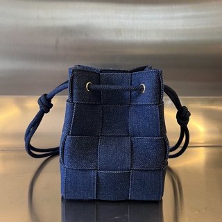 希少 ボッテガ ヴェネタ カセット スモールバケットバッグ 本物 boq70589 希少 ボッテガ ヴェネタ カセット スモールバケットバッグ 本物 boq70589