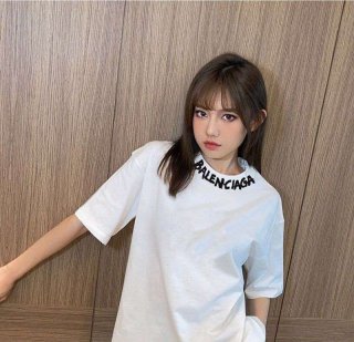 人気急上昇バレンシアガ 本物 ネックラインにプリントロゴ Tシャツ baj43540 人気急上昇バレンシアガ 本物 ネックラインにプリントロゴ Tシャツ baj43540