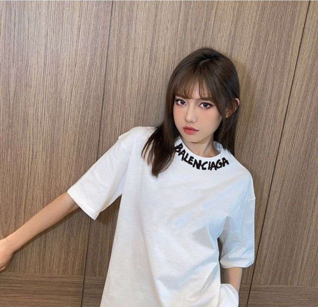 人気急上昇バレンシアガ 本物 ネックラインにプリントロゴ Tシャツ baj43540