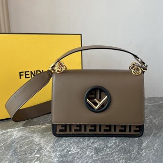 入手困難品!フェンディ FFロゴ 本物 バッグ ショルダーバッグ fee69010 入手困難品!フェンディ FFロゴ 本物 バッグ ショルダーバッグ fee69010