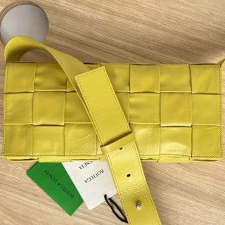 完売人気☆テガ ヴェネタ カセット クロスボディ バッグ 本物 bow79011 完売人気☆テガ ヴェネタ カセット クロスボディ バッグ 本物 bow79011