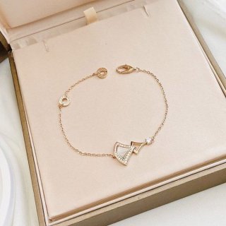 入手困難 ブルガリ ブレスレット 本物 ディーヴァドリーム パール 18K But07655 入手困難 ブルガリ ブレスレット 本物 ディーヴァドリーム パール 18K But07655