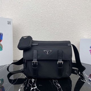 定番人気 プラダ 軽量ナイロンショルダーバックコピー puy71349 定番人気 プラダ 軽量ナイロンショルダーバックコピー puy71349