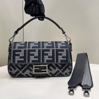 一目惚れフェンディ 本物 ショルダーバッグ 新色☆希少 fej90340 一目惚れフェンディ 本物 ショルダーバッグ 新色☆希少 fej90340