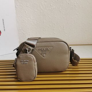 プラダ*レザー ショルダーバック 本物 ミニポーチ付き pur26146 プラダ*レザー ショルダーバック 本物 ミニポーチ付き pur26146