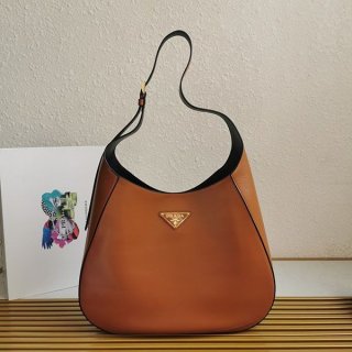 入手困難 プラダ トライアングルロゴ レザー ショルダーバッグ 本物 puk43151 入手困難 プラダ トライアングルロゴ レザー ショルダーバッグ 本物 puk43151