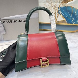 《大人気》即発 バレンシアガ グッチ 本物 スモールショルダーバッグ レザー 6816971D6WT3343 《大人気》即発 バレンシアガ グッチ 本物 スモールショルダーバッグ レザー 6816971D6WT3343