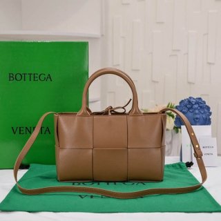 ボッテガヴェネタ ミニ アルコ トートバッグ コピー bou20335 ボッテガヴェネタ ミニ アルコ トートバッグ コピー bou20335