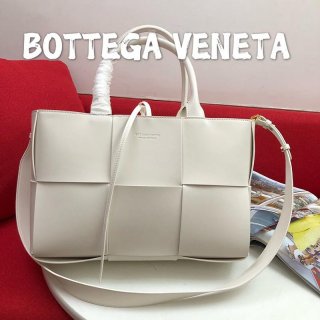 可愛いボッテガヴェネタ ザアルコ トート 本物 ホワイト bov84141 可愛いボッテガヴェネタ ザアルコ トート 本物 ホワイト bov84141