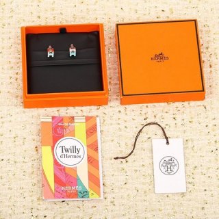 素敵な新色☆希少 エルメス H ピアス 本物 ere25174 素敵な新色☆希少 エルメス H ピアス 本物 ere25174