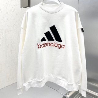 争奪戦バレンシアガ×アディダス パーカー 本物 bad09764 争奪戦バレンシアガ×アディダス パーカー 本物 bad09764