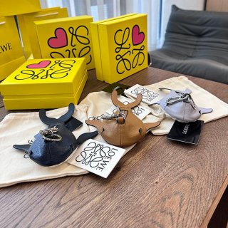 ロエベ☆鯨チャーム キーホルダー キーケース 3色 los52303 ロエベ☆鯨チャーム キーホルダー キーケース 3色 los52303