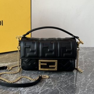 フェンディ ブラックレザー バゲット ラージ ショルダーバッグ 本物 fei39176 フェンディ ブラックレザー バゲット ラージ ショルダーバッグ 本物 fei39176