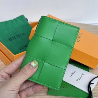 新作 ボッテガヴェネタ 本物 フラップカードケース パラキート 649602VBWD23724 新作 ボッテガヴェネタ 本物 フラップカードケース パラキート 649602VBWD23724