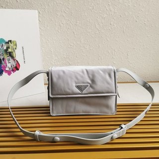 大人気!プラダ☆パッド入りフラップバッグ Re-Nylon ジッパーポケット 本物 pum58189 大人気!プラダ☆パッド入りフラップバッグ Re-Nylon ジッパーポケット 本物 pum58189