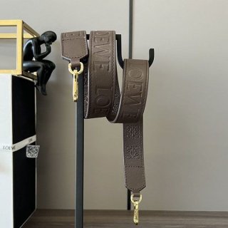 ギフトに最適 ロエベ ストラップ 本物 サテンカーフ ロゴ型押し loe92734