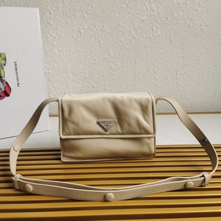人気急上昇プラダ 本物☆パッド入りフラップバッグ Re-Nylon ジッパーポケット pui44266 人気急上昇プラダ 本物☆パッド入りフラップバッグ Re-Nylon ジッパーポケット pui44266