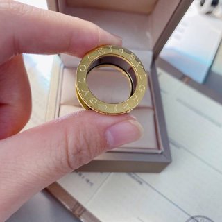 新色☆希少ブルガリ B.ZERO1 18Kゴールド 1バンドリング 本物 But79112 新色☆希少ブルガリ B.ZERO1 18Kゴールド 1バンドリング 本物 But79112