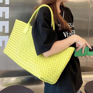 希少色ボッテガ ヴェネタ 本物◆カバ ラージ トートバッグ バッグ 鞄 レザー 608811V1OW17405 希少色ボッテガ ヴェネタ 本物◆カバ ラージ トートバッグ バッグ 鞄 レザー 608811V1OW17405