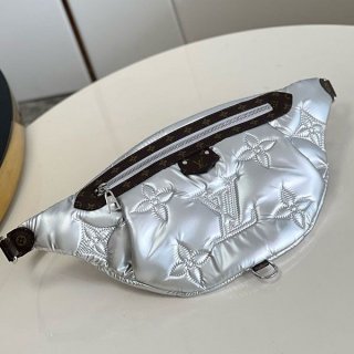 世界中で大人気ルイヴィトン マキシ バムバッグ ショルダーバッグM20971 世界中で大人気ルイヴィトン マキシ バムバッグ ショルダーバッグM20971