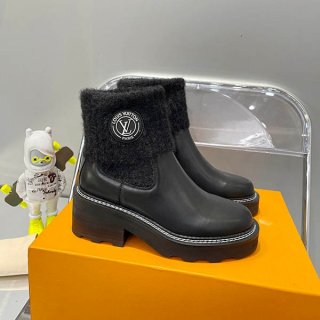 黒色のワンピースにピッタリ☆ルイヴィトン ブーツ コピー レディース vuz47407 黒色のワンピースにピッタリ☆ルイヴィトン ブーツ コピー レディース vuz47407