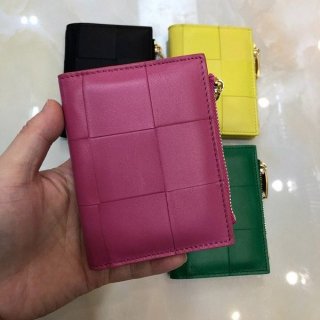 目を惹くカラーボッテガヴェネタ 本物 二つ折りファスナーウォレット box15703 目を惹くカラーボッテガヴェネタ 本物 二つ折りファスナーウォレット box15703