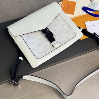 世界中で大人気ルイヴィトン メッセンジャーバッグ 本物 タイガレザー M30411 世界中で大人気ルイヴィトン メッセンジャーバッグ 本物 タイガレザー M30411