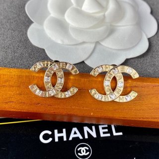 世界中で大人気シャネル ピアス コピー CCマークゴールド she51931 世界中で大人気シャネル ピアス コピー CCマークゴールド she51931