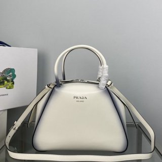 可愛い プラダ 本物 スモール ブラッシュドレザー ハンドバッグ puh31103 可愛い プラダ 本物 スモール ブラッシュドレザー ハンドバッグ puh31103