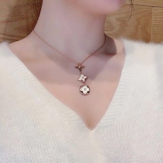 超話題!ルイヴィトン クラヴァット ブロッサム ナクレ ダイヤモンド 本物 Q94262 超話題!ルイヴィトン クラヴァット ブロッサム ナクレ ダイヤモンド 本物 Q94262