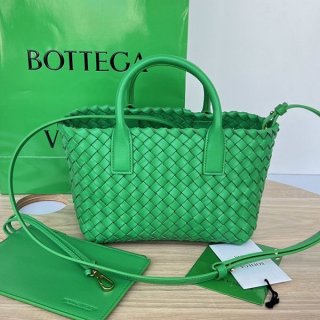 人気急上昇ボッテガ ヴェネタ ミニ カバット トートバック ラムスキン 本物 bok40130 人気急上昇ボッテガ ヴェネタ ミニ カバット トートバック ラムスキン 本物 bok40130