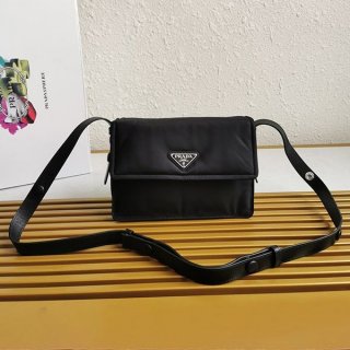 完売必至プラダ パッド入りフラップバッグ 本物 Re-Nylon ジッパーポケット puk84432 完売必至プラダ パッド入りフラップバッグ 本物 Re-Nylon ジッパーポケット puk84432