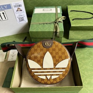 ☆超人気☆コラボ アディダス×グッチ 本物 GG キルティングレザー ショルダーバッグ 本物 702640UVSKT7268 ☆超人気☆コラボ アディダス×グッチ 本物 GG キルティングレザー ショルダーバッグ 本物 702640UVSKT7268
