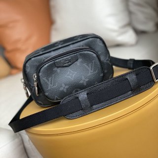 日本未入荷ルイヴィトン アウトドアポシェット 本物 タイガラマ★ノワール ショルダーバック M30755 日本未入荷ルイヴィトン アウトドアポシェット 本物 タイガラマ★ノワール ショルダーバック M30755