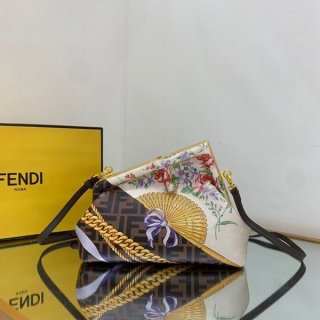 早い者勝ちフェンディ ヴェルサーチェ 本物フェンダーチェ コラボ ショルダーバッグ fey97423 早い者勝ちフェンディ ヴェルサーチェ 本物フェンダーチェ コラボ ショルダーバッグ fey97423