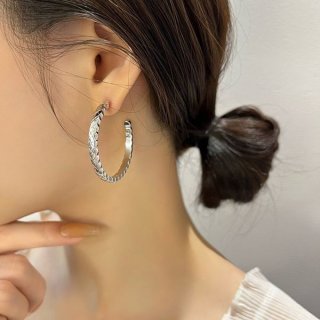 目を惹くカラー人気☆シャネル 本物 ココ クラッシュ コレクション イヤリング 3色 J12094 目を惹くカラー人気☆シャネル 本物 ココ クラッシュ コレクション イヤリング 3色 J12094