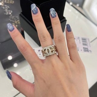 人気急上昇シャネル レザー ビジュー ストーン リング コピー AB8325B0819NI216 人気急上昇シャネル レザー ビジュー ストーン リング コピー AB8325B0819NI216