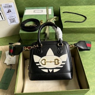 話題コラボ アディダス×グッチ 本物 ホースビット1955 ミニバッグ 677212U3ZDG8726 677212U3ZDG8726 話題コラボ アディダス×グッチ 本物 ホースビット1955 ミニバッグ 677212U3ZDG8726 677212U3ZDG8726