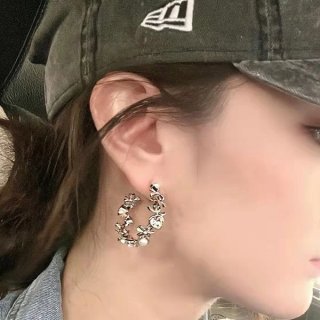 世界中で大人気シャネル キラキラCCロゴ クローバー ピアス 本物 shs97798 世界中で大人気シャネル キラキラCCロゴ クローバー ピアス 本物 shs97798