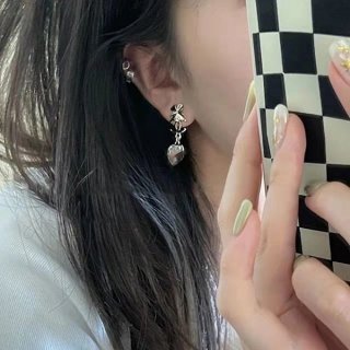 春夏新作シャネル ピアス 本物 CC ロゴ ハート パール shb23940 春夏新作シャネル ピアス 本物 CC ロゴ ハート パール shb23940