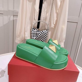 定番 2022春と夏の新しいヴァレンティノ リベット 厚底サンダル 本物 Vux07992 定番 2022春と夏の新しいヴァレンティノ リベット 厚底サンダル 本物 Vux07992