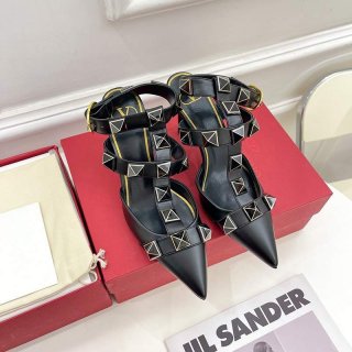 一目惚れヴァレンティノ パンプス 本物 ローマンスタッズ カーフスキン パンプス Vux97327 一目惚れヴァレンティノ パンプス 本物 ローマンスタッズ カーフスキン パンプス Vux97327