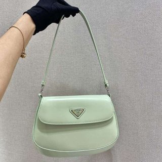 お洒落にプラダ★フラップ付きクレオショルダーバッグ 本物送料込 pug57927 お洒落にプラダ★フラップ付きクレオショルダーバッグ 本物送料込 pug57927