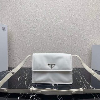 注目度抜群!プラダ ナイロン ショルダーバック 本物 puh82428 注目度抜群!プラダ ナイロン ショルダーバック 本物 puh82428