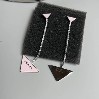 お洒落に プラダ シンボル ピアス 本物 puo15896 お洒落に プラダ シンボル ピアス 本物 puo15896