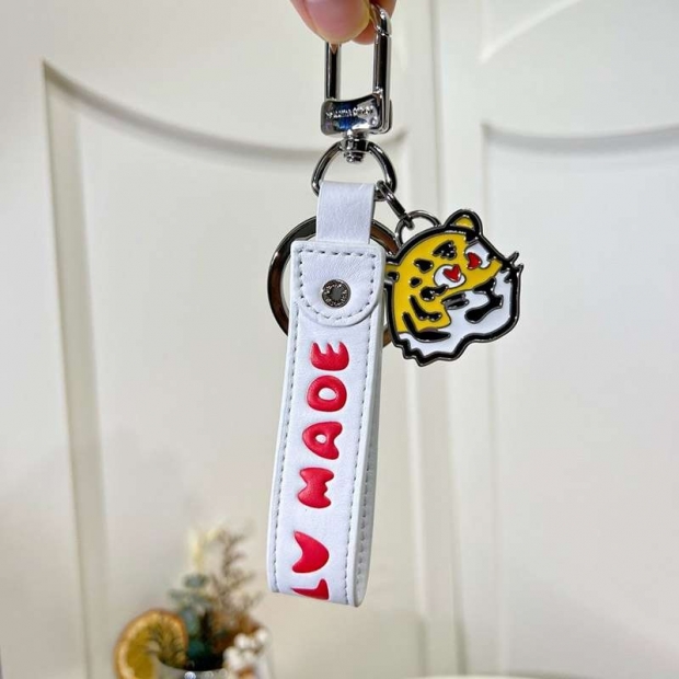 ☆超人気☆早い者勝ちルイヴィトン Nigo キーホルダー 本物N級品 vuw65130