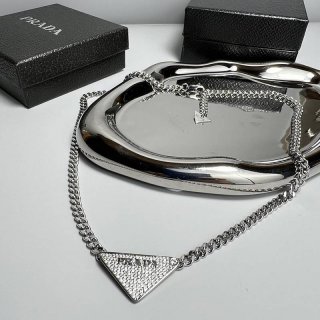 ギフトに最適 プラダ シンボル ネックレス 本物 pux67054 ギフトに最適 プラダ シンボル ネックレス 本物 pux67054