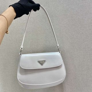 人気急上昇 プラダ★フラップ付きクレオショルダーバッグ コピー puh01847 人気急上昇 プラダ★フラップ付きクレオショルダーバッグ コピー puh01847